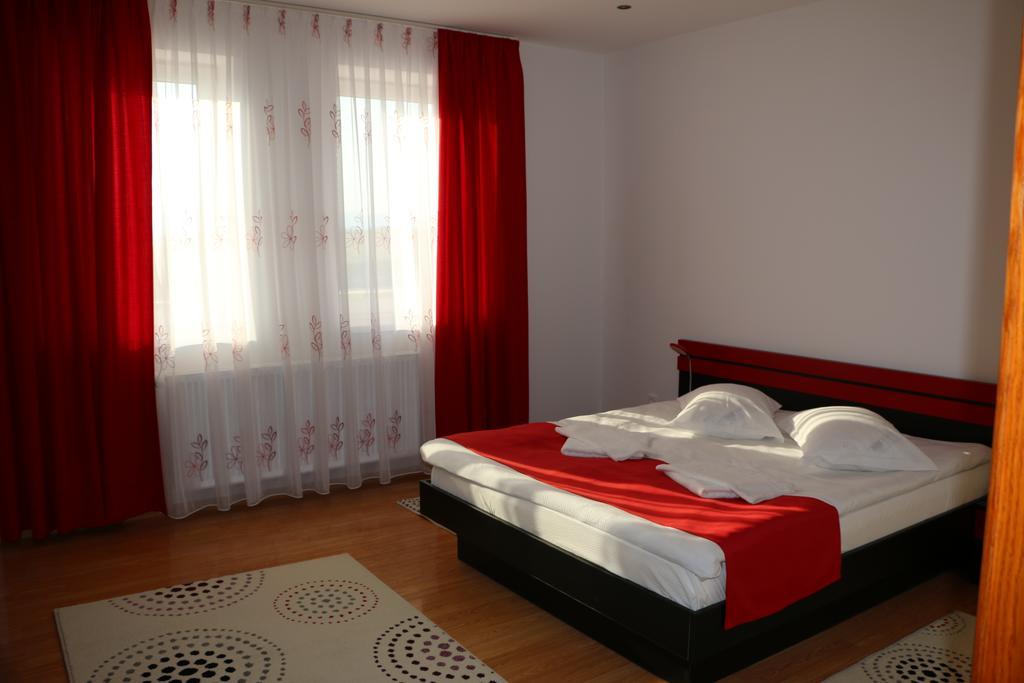 Sanderson Apartments М'єркуря-Чук Номер фото